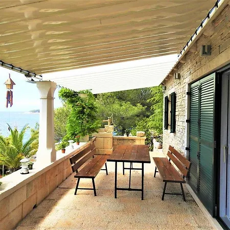 Holiday Home, Eremita, Amazing Place By The Sea Feriehus Milna (Brac)