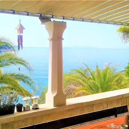 Holiday Home, Eremita, Amazing Place By The Sea Milna (Brac)